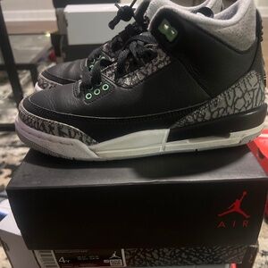 Kids Jordan’s size 4y